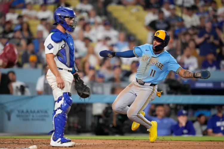 Bullpen meltdown keeps Dodgers behind Brewers